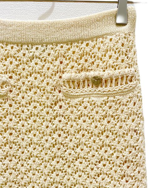 CHANEL（シャネル）CHANEL (シャネル) カメリアボタンニットスカート アイボリー サイズ:34の古着・服飾アイテム