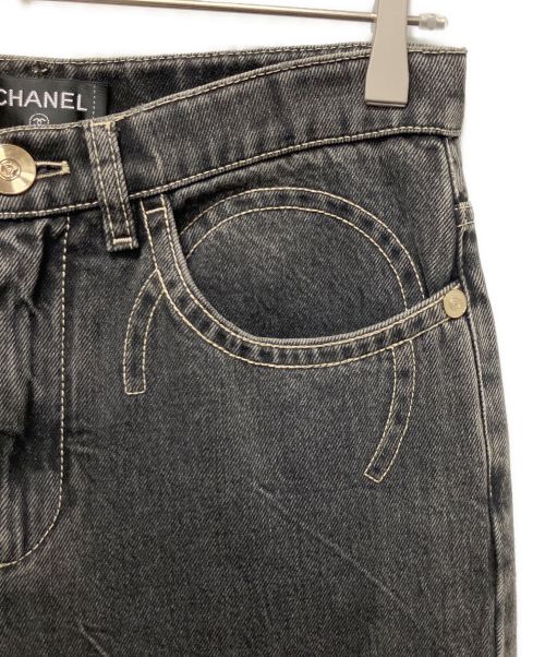 CHANEL（シャネル）CHANEL (シャネル) ポケットココマークテーパードデニムパンツ グレー サイズ:36の古着・服飾アイテム