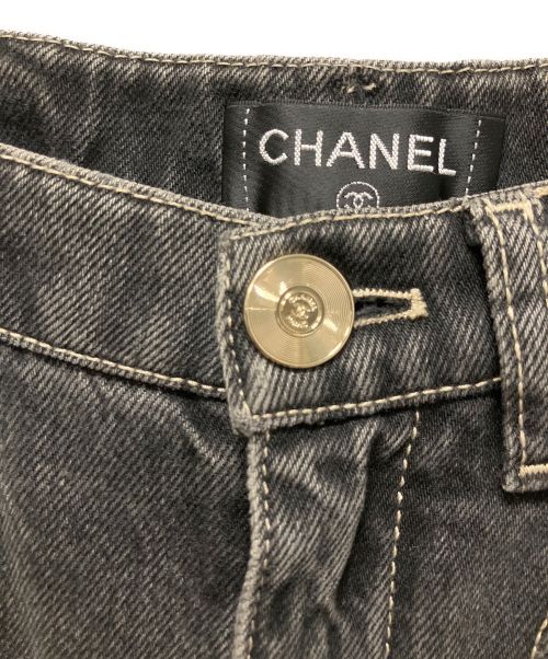 CHANEL（シャネル）CHANEL (シャネル) ポケットココマークテーパードデニムパンツ グレー サイズ:36の古着・服飾アイテム
