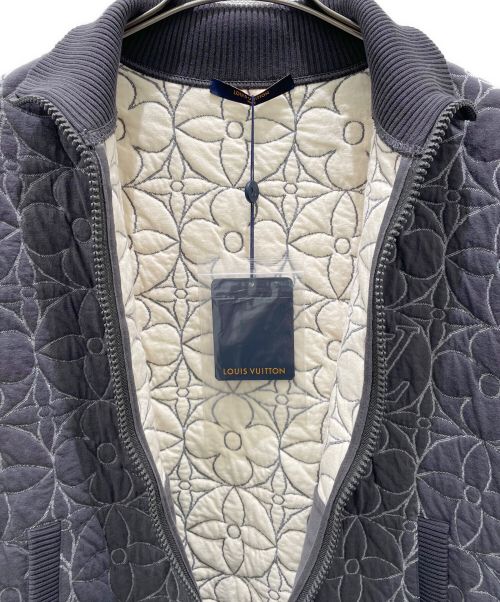 LOUIS VUITTON（ルイ ヴィトン）LOUIS VUITTON (ルイ ヴィトン) ジップスルーモノグラムフラワーブルゾン グレー サイズ:Ｍの古着・服飾アイテム