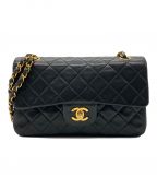 CHANELシャネル）の古着「Wフラップチェーンショルダーバッグ」｜ブラック