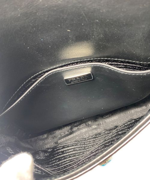 PRADA（プラダ）PRADA (プラダ) クレオ ブラッシュドレザー フラップ付ショルダーバッグ ブラックの古着・服飾アイテム