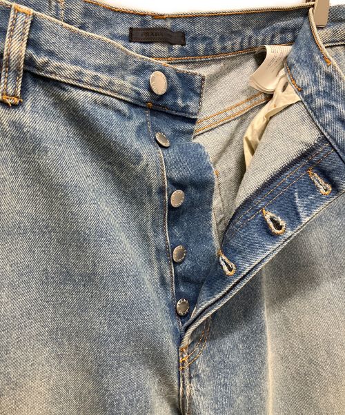 PRADA（プラダ）PRADA (プラダ) 三角プレートデニムパンツ ブルー サイズ:33の古着・服飾アイテム