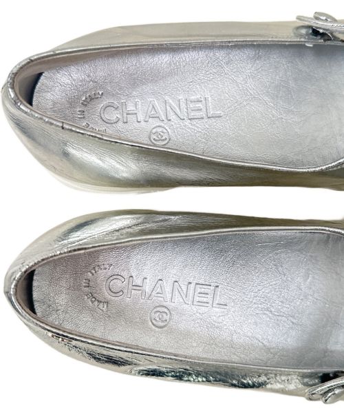 CHANEL（シャネル）CHANEL (シャネル) レザースニーカー シルバー サイズ:381/2の古着・服飾アイテム