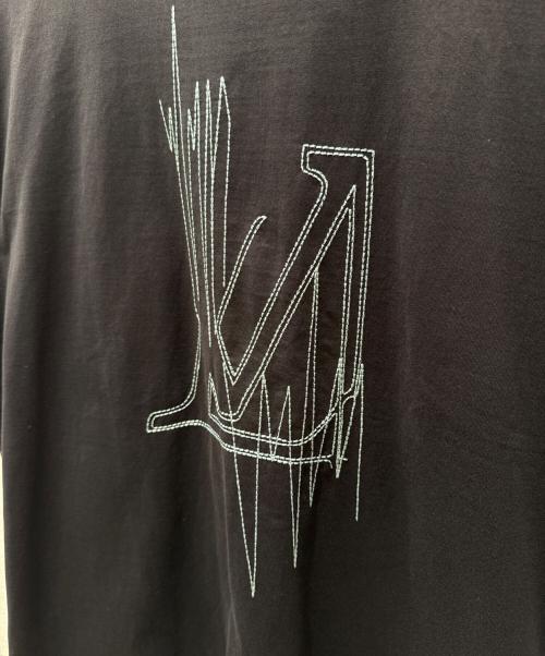 LOUIS VUITTON（ルイ ヴィトン）LOUIS VUITTON (ルイ ヴィトン) LVフリークエンシーグラフィックエンブロイTシャツ ブラック サイズ:Mの古着・服飾アイテム
