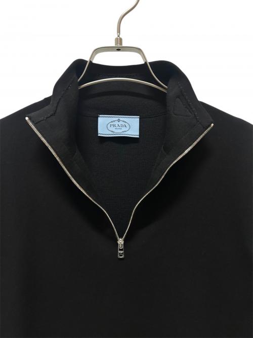 PRADA（プラダ）PRADA (プラダ) タートルネック トライアングルプレート ニット ワンピース ブラック サイズ:42の古着・服飾アイテム