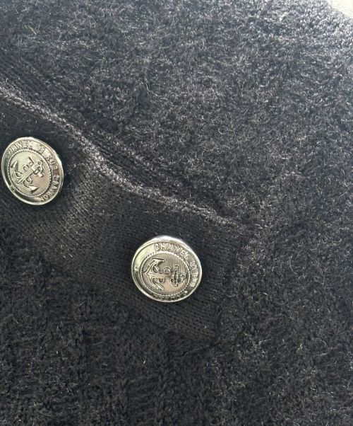 CHANEL（シャネル）CHANEL (シャネル) アンカーボタンカシミヤ混ニット ブラック サイズ:34の古着・服飾アイテム