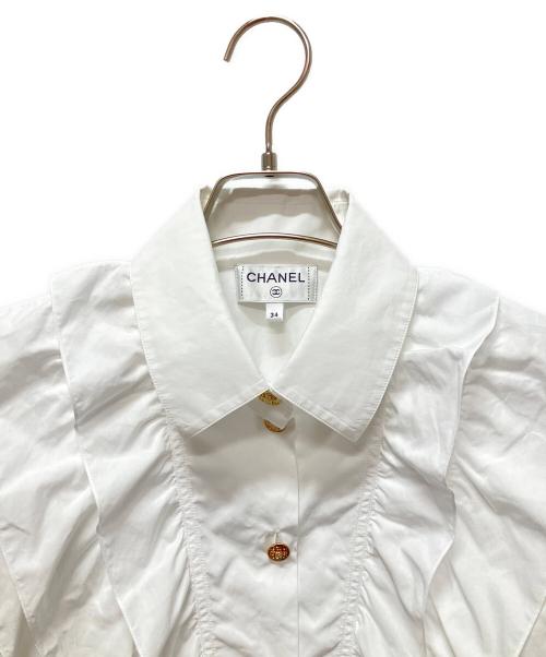 CHANEL（シャネル）CHANEL (シャネル) P73 22A ラインストーン ココボタン フリル ブラウス ホワイト サイズ:34の古着・服飾アイテム