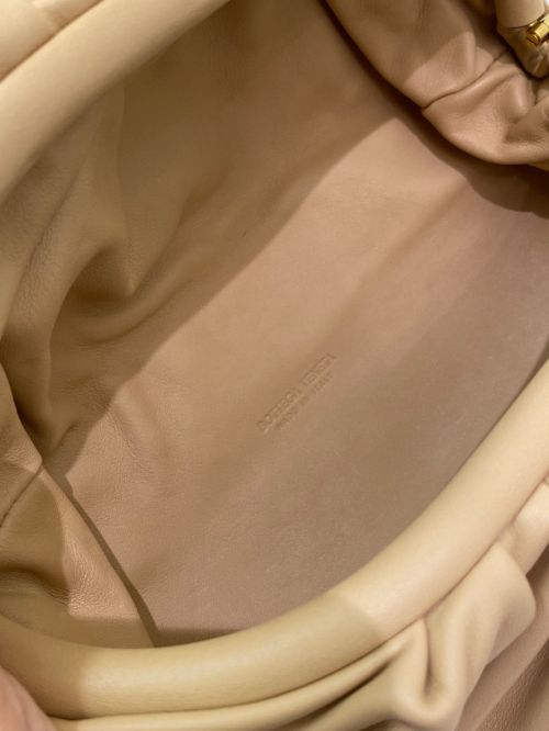 BOTTEGA VENETA（ボッテガベネタ）BOTTEGA VENETA (ボッテガベネタ) ザ チェーンショルダーバッグ ベージュの古着・服飾アイテム