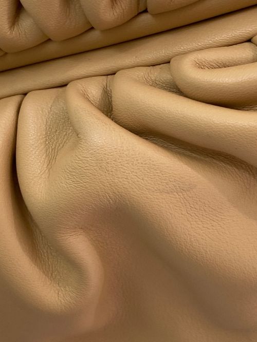 BOTTEGA VENETA（ボッテガベネタ）BOTTEGA VENETA (ボッテガベネタ) ザ チェーンショルダーバッグ ベージュの古着・服飾アイテム