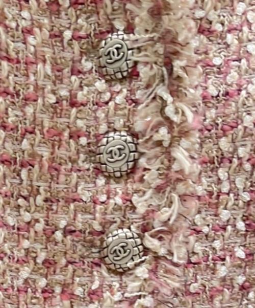 CHANEL（シャネル）CHANEL (シャネル) ココボタンツイードジャケット ピンク×ベージュ サイズ:36の古着・服飾アイテム