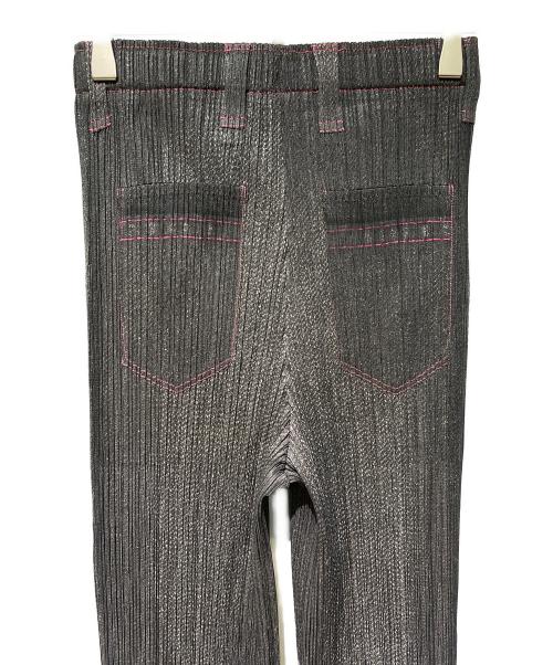 PLEATS PLEASE（プリーツプリーズ）PLEATS PLEASE (プリーツプリーズ) 転写プリーツパンツ グレー サイズ:3の古着・服飾アイテム