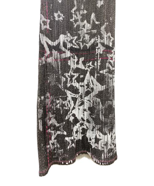 PLEATS PLEASE（プリーツプリーズ）PLEATS PLEASE (プリーツプリーズ) 転写プリーツパンツ グレー サイズ:3の古着・服飾アイテム