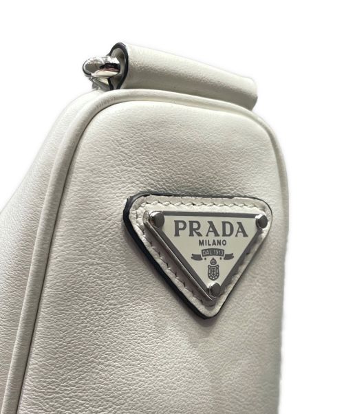 PRADA（プラダ）PRADA (プラダ) トライアングルレザーショルダーバッグ ホワイトの古着・服飾アイテム