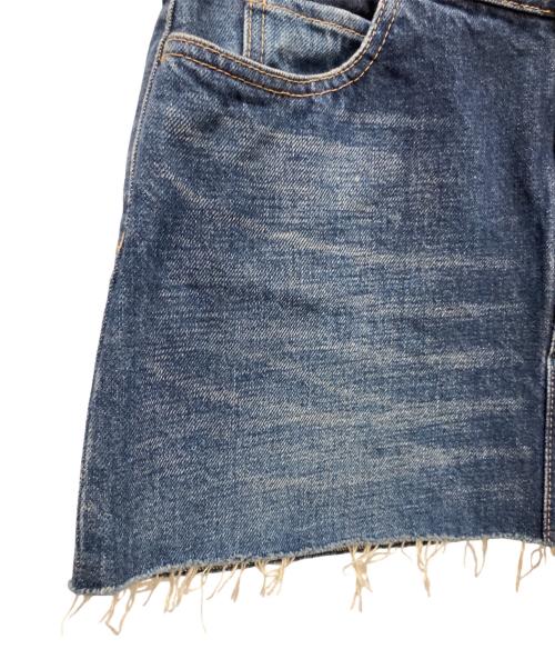 CELINE（セリーヌ）CELINE (セリーヌ) トリオンフ グルメット チェーン ミッドライズ デニム ミニスカート ブルー サイズ:26の古着・服飾アイテム