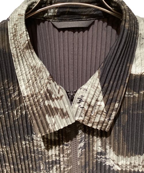 HOMME PLISSE ISSEY MIYAKE（オム プリッセ イッセイ ミヤケ）HOMME PLISSE ISSEY MIYAKE (オムプリッセ イッセイ ミヤケ) Tie-dye pattern pleats jacket（タイダイプリーツジャケット） ブラック×ブラウン サイズ:2の古着・服飾アイテム
