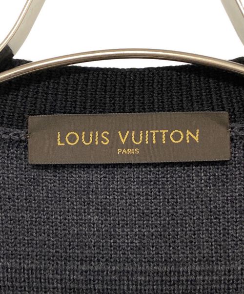 LOUIS VUITTON（ルイ ヴィトン）LOUIS VUITTON (ルイ ヴィトン) FRAGMENT DESIGN (フラグメントデザイン) レタードカーディガン ブラック×グレー サイズ:Mの古着・服飾アイテム