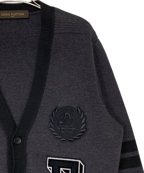 LOUIS VUITTON（ルイ ヴィトン）LOUIS VUITTON (ルイ ヴィトン) FRAGMENT DESIGN (フラグメントデザイン) レタードカーディガン ブラック×グレー サイズ:Mの古着・服飾アイテム