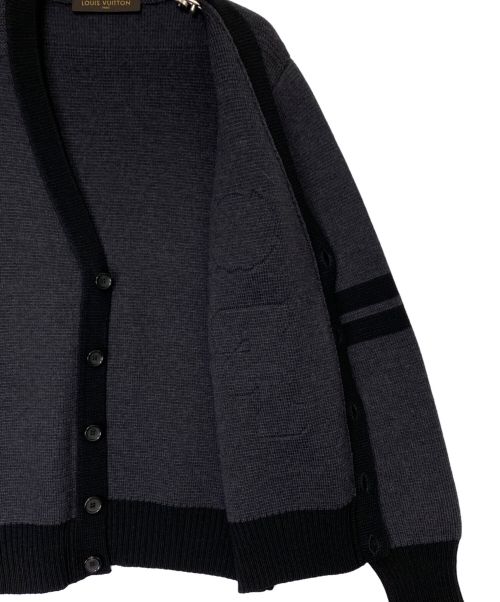 LOUIS VUITTON（ルイ ヴィトン）LOUIS VUITTON (ルイ ヴィトン) FRAGMENT DESIGN (フラグメントデザイン) レタードカーディガン ブラック×グレー サイズ:Mの古着・服飾アイテム
