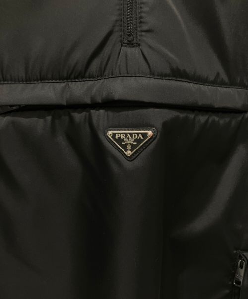 PRADA（プラダ）PRADA (プラダ) プレートナイロンアノラックパーカー ブラック サイズ:Mの古着・服飾アイテム