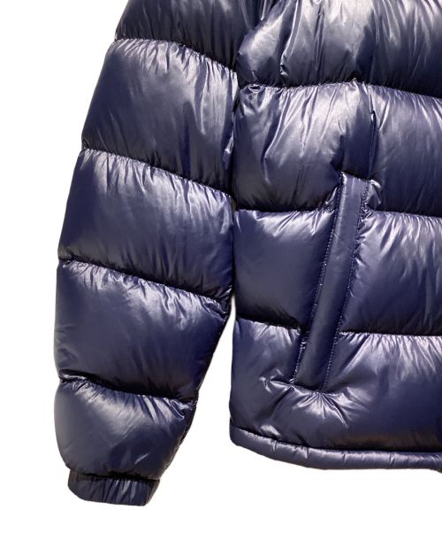 PRADA（プラダ）PRADA (プラダ) Logo Plate Nylon Down Jacket（ロゴプレートナイロンダウンジャケット） ネイビー サイズ:52の古着・服飾アイテム
