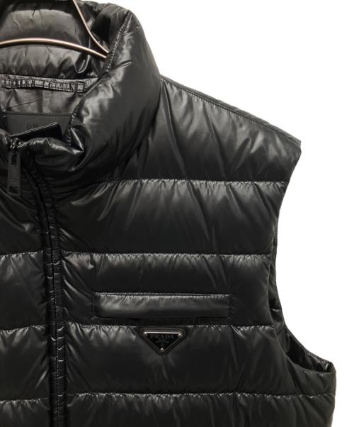 PRADA（プラダ）PRADA (プラダ) ロゴプレートダウンベスト ブラック サイズ:50の古着・服飾アイテム