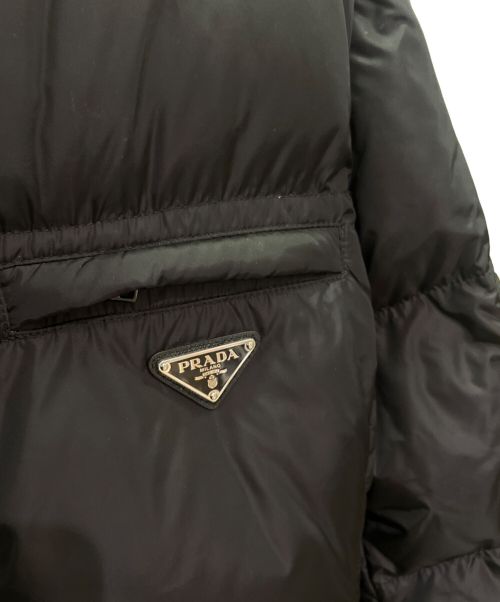PRADA（プラダ）PRADA (プラダ) ロゴプレート ダウンジャケット ブラック サイズ:38の古着・服飾アイテム