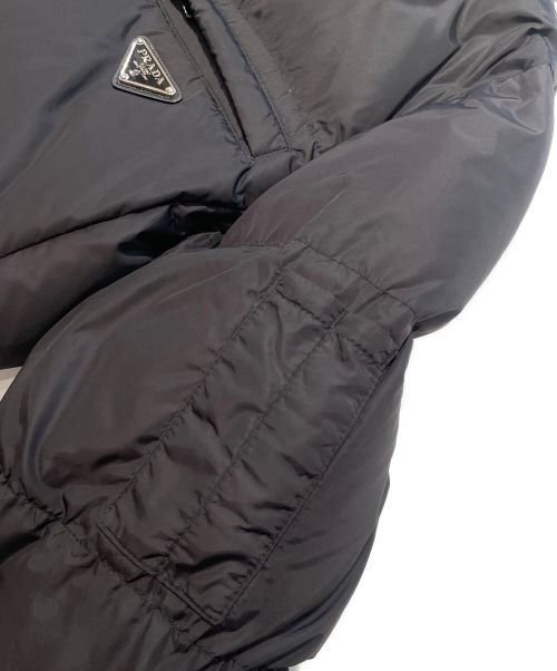 PRADA（プラダ）PRADA (プラダ) ロゴプレート ダウンジャケット ブラック サイズ:38の古着・服飾アイテム