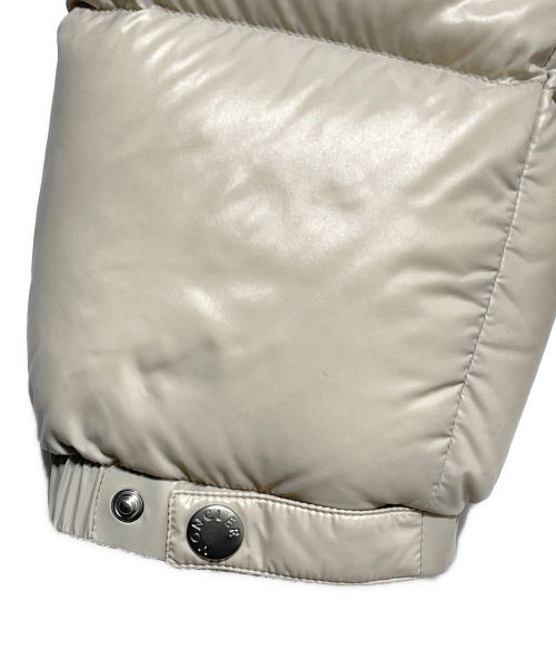 MONCLER GENIUS（モンクレール ジーニアス）MONCLER GENIUS (モンクレール ジーニアス) ALYX (アリクス) ALMOND/ダウンジャケット アイボリー サイズ:4の古着・服飾アイテム