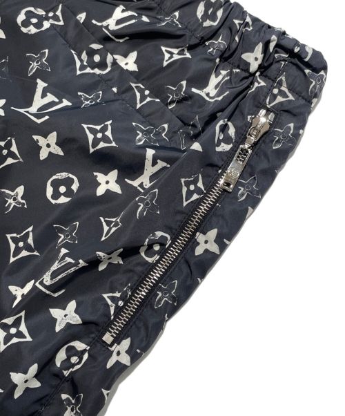 LOUIS VUITTON（ルイ ヴィトン）LOUIS VUITTON (ルイ ヴィトン) ステンシルエフェクト モノグラム ジョギングパンツ ブラック サイズ:34の古着・服飾アイテム