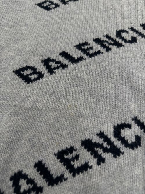BALENCIAGA（バレンシアガ）BALENCIAGA (バレンシアガ) オールオーバーロゴニット グレー サイズ:XLの古着・服飾アイテム