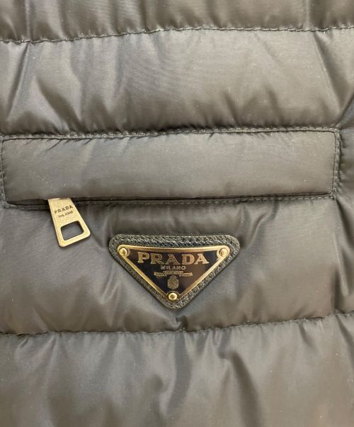 PRADA（プラダ）PRADA (プラダ) ロゴプレートダウンベスト ネイビー サイズ:52の古着・服飾アイテム
