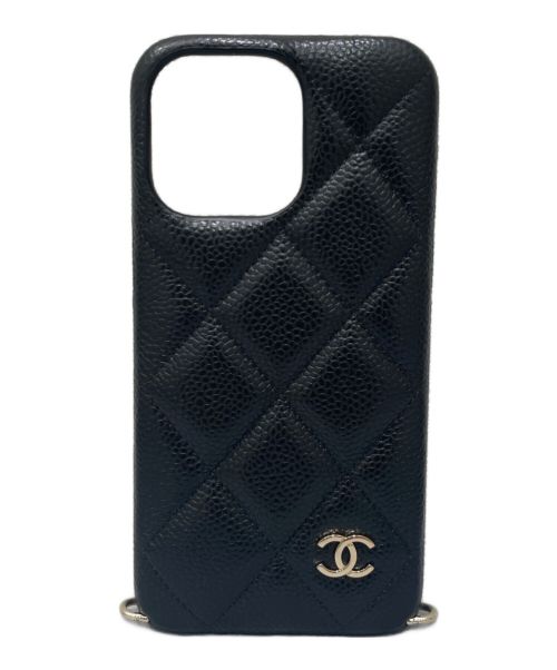 CHANEL（シャネル）CHANEL (シャネル) iPhone15 Pro MAXケース ブラック×ゴールドの古着・服飾アイテム