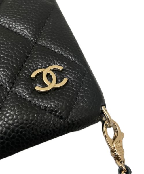 CHANEL（シャネル）CHANEL (シャネル) iPhone15 Pro MAXケース ブラック×ゴールドの古着・服飾アイテム