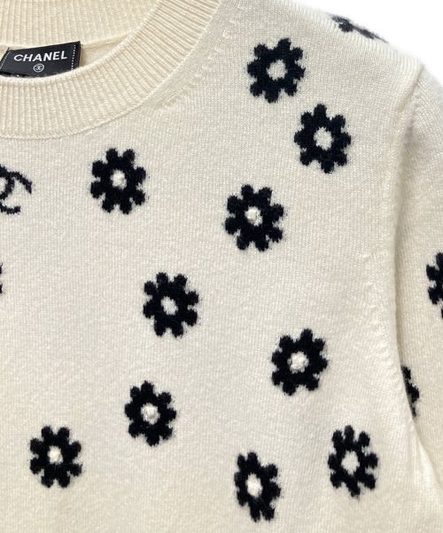 CHANEL（シャネル）CHANEL (シャネル) P72 カシミヤ ココマーク デイジーニット プルオーバー ホワイト サイズ:34の古着・服飾アイテム