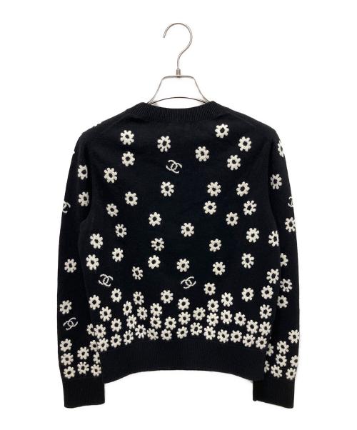 CHANEL（シャネル）CHANEL (シャネル) P72 カシミヤ ココマーク デイジーニット プルオーバー ブラック×ホワイト サイズ:34の古着・服飾アイテム