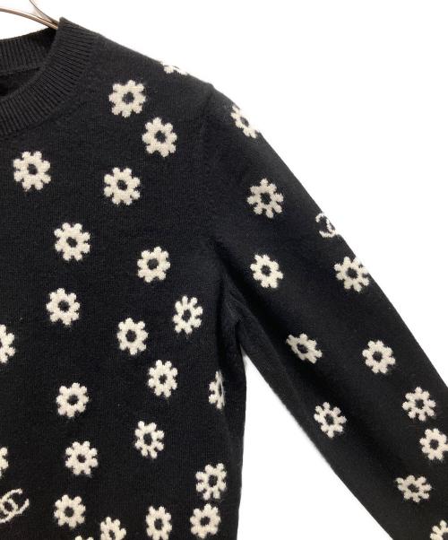 CHANEL（シャネル）CHANEL (シャネル) P72 カシミヤ ココマーク デイジーニット プルオーバー ブラック×ホワイト サイズ:34の古着・服飾アイテム