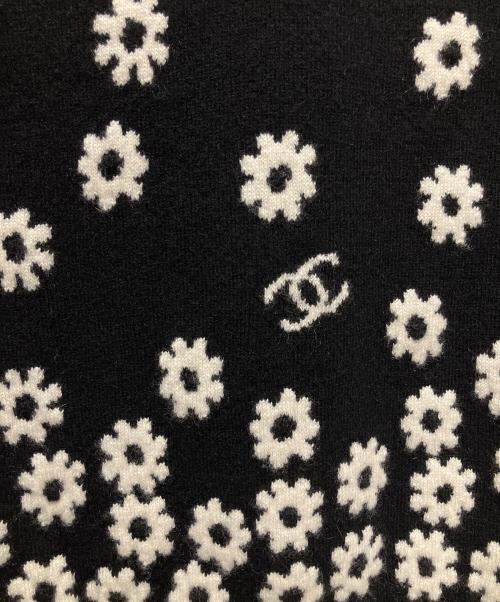 CHANEL（シャネル）CHANEL (シャネル) P72 カシミヤ ココマーク デイジーニット プルオーバー ブラック×ホワイト サイズ:34の古着・服飾アイテム