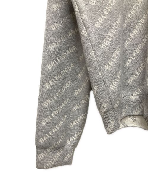 BALENCIAGA（バレンシアガ）BALENCIAGA (バレンシアガ) オールオーバーロゴニット/総ロゴニット グレー×ホワイト サイズ:Mの古着・服飾アイテム