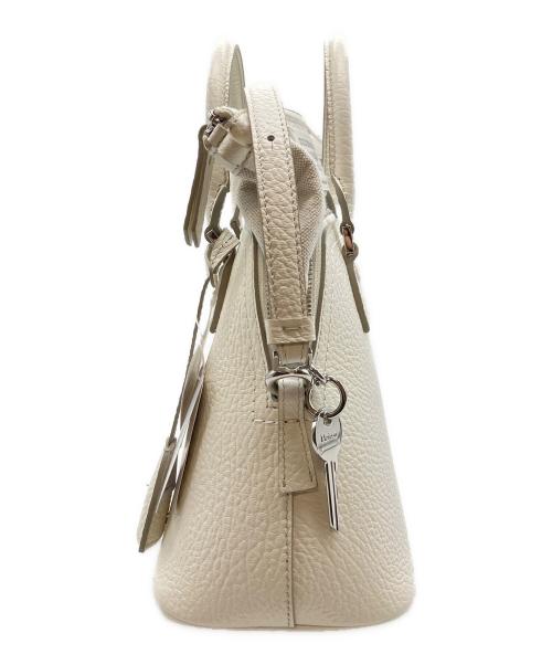 Maison Margiela（メゾンマルジェラ）Maison Margiela (メゾンマルジェラ) 5ACミニショルダーバッグ ホワイト サイズ:ミニの古着・服飾アイテム