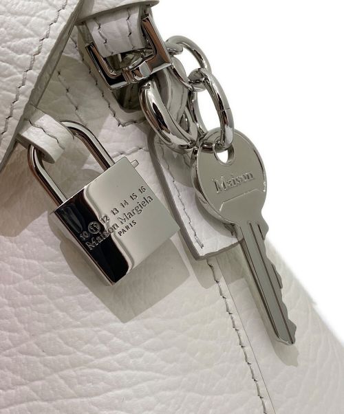 Maison Margiela（メゾンマルジェラ）Maison Margiela (メゾンマルジェラ) 5ACミニショルダーバッグ ホワイト サイズ:ミニ 未使用品の古着・服飾アイテム