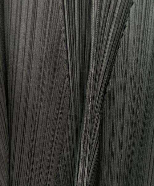 ISSEY MIYAKE（イッセイミヤケ）ISSEY MIYAKE (イッセイミヤケ) プリーツカーディガン ブラック サイズ:Ⅿの古着・服飾アイテム