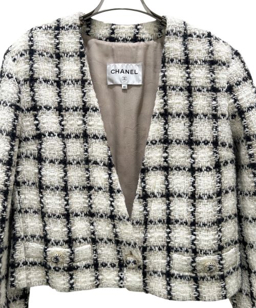 CHANEL（シャネル）CHANEL (シャネル) ココボタン ウール アクリル チェック ノーカラージャケット ベージュ×ブラック サイズ:40の古着・服飾アイテム