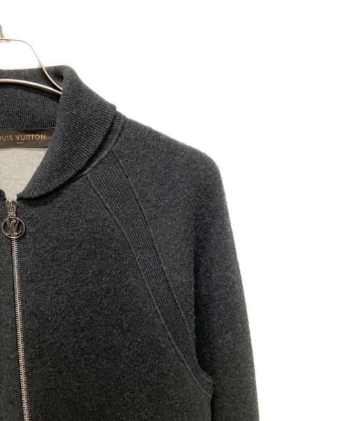LOUIS VUITTON（ルイ ヴィトン）LOUIS VUITTON (ルイ ヴィトン) バックロゴジップアップニット グレー サイズ:XLの古着・服飾アイテム
