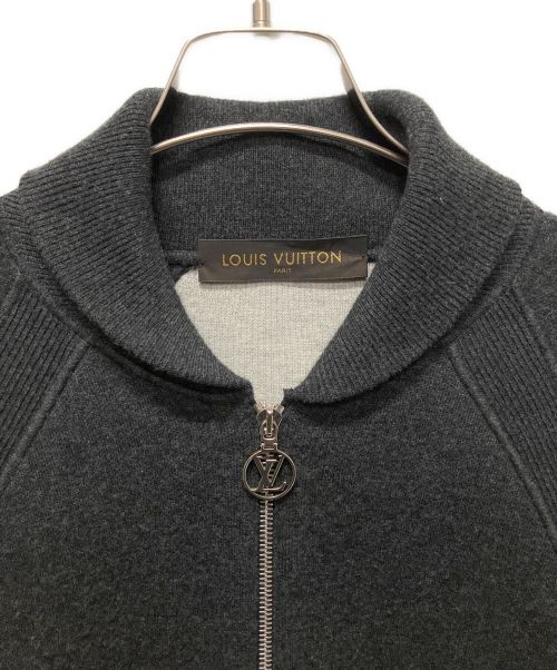 LOUIS VUITTON（ルイ ヴィトン）LOUIS VUITTON (ルイ ヴィトン) バックロゴジップアップニット グレー サイズ:XLの古着・服飾アイテム