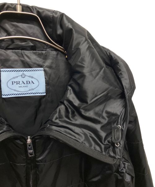 PRADA（プラダ）PRADA (プラダ) ロゴプレート中綿ジャケット ブラック サイズ:40の古着・服飾アイテム