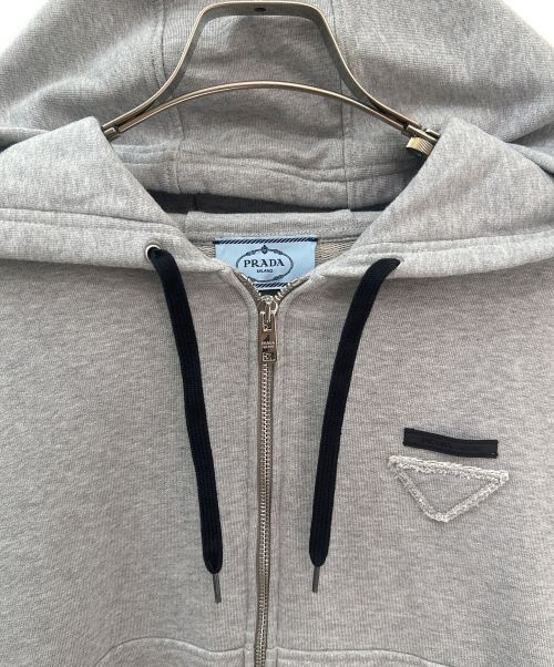 PRADA（プラダ）PRADA (プラダ) トライアングルクロップドジップアップパーカー  グレー サイズ:Sの古着・服飾アイテム