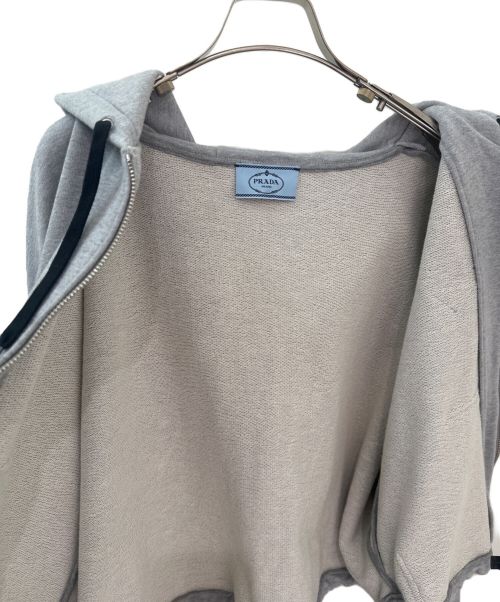 PRADA（プラダ）PRADA (プラダ) トライアングルクロップドジップアップパーカー  グレー サイズ:Sの古着・服飾アイテム
