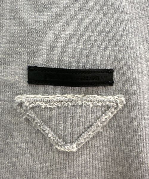 PRADA（プラダ）PRADA (プラダ) トライアングルクロップドジップアップパーカー  グレー サイズ:Sの古着・服飾アイテム