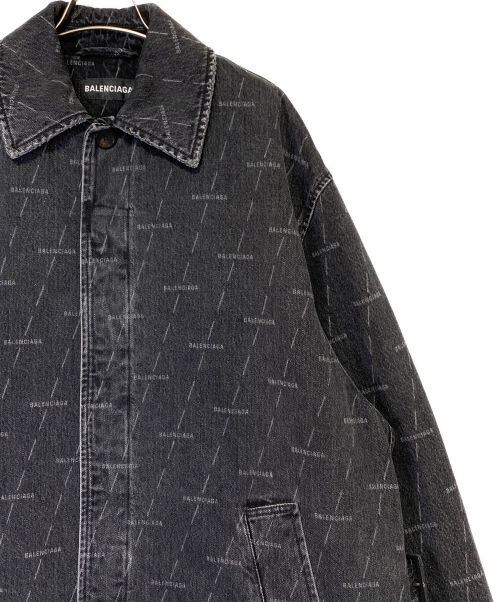 BALENCIAGA（バレンシアガ）BALENCIAGA (バレンシアガ) オールオーバーロゴデニムコート ブラック サイズ:44の古着・服飾アイテム